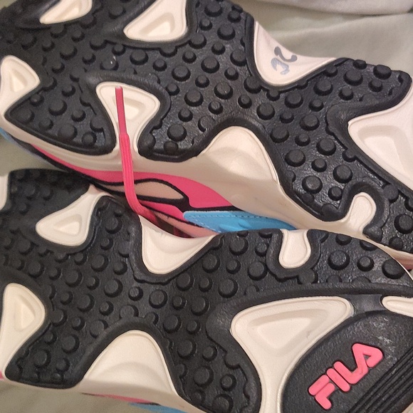 Fila - Picture 2 of 5